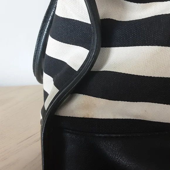 💙HOST PICK💙 MICHAEL KORS BLACK/WHITE CROSS BODY SATCHEL - Picture 5 of 10